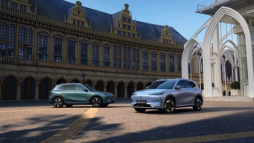 Geely объявляет цены на новый электрический кроссовер  Geely EX5 для российского рынка